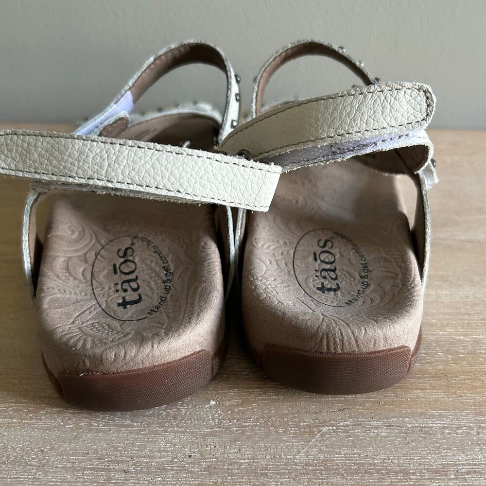 Taos White leather studded sandals, size 8 - Picture 8 of 8